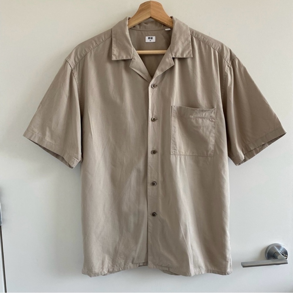 Uniqlo Men’s Open Collar Short Sleeve Dark Beige Shirt Unisex Size XS